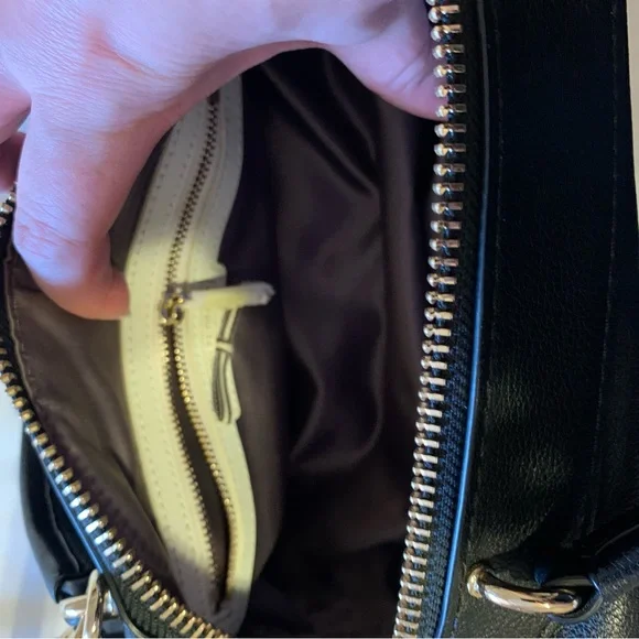 NWOT Small genuine leather HENRI BENDEL black shoulder bag/ purse gold hardware - Picture 9 of 13